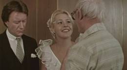 Кадр из фильма "Блондинка за углом" - 2