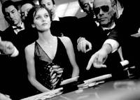 Кадр Девушка на мосту