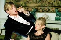 Кадр Одна девушка на двоих