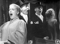 Кадр Женщины ждут