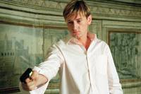 Кадр Одна девушка на двоих