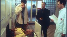 Кадр из фильма "Американский оборотень в Париже" - 2