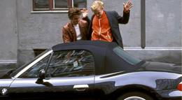 Кадр из фильма "Акулы пера" - 2