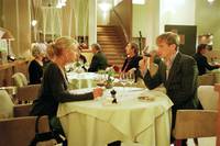 Кадр Одна девушка на двоих