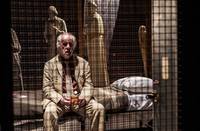 Кадр Девушка в лабиринте