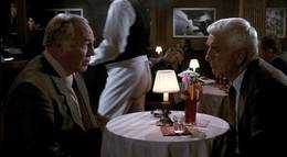 Кадр из фильма "Голый пистолет 2 1/2: Запах страха" - 2