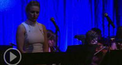 Кристен Белл исполняет живьем "Do you want to build a snowman?"