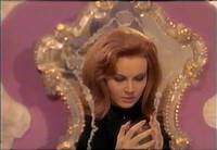 Кадр Андреа – как листок на голом теле