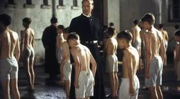 Кадр из фильма "Песня для изгоя" - 1