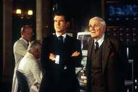 Кадр И целого мира мало