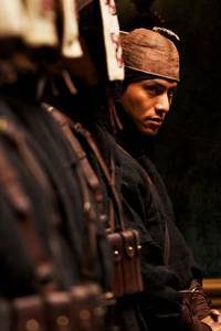 Кадр Пусть летят пули