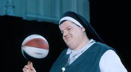 Кадр из фильма "Монахини в бегах" - 2