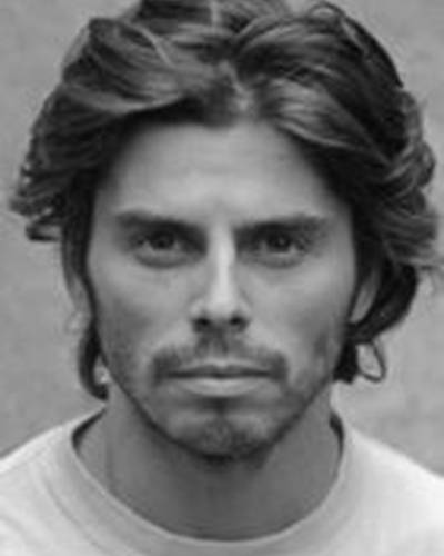 Адам Робертсон фото