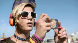 Кадр из фильма "Xenia" - 2