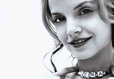 Мена Сувари официально развелась