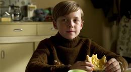 Кадр из фильма "Тост" - 2