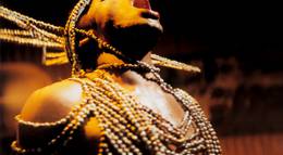 Кадр из фильма "Мадам Сата" - 1