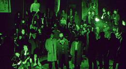 Кадр из фильма "Бросай читать, собираемся на улицах!" - 2