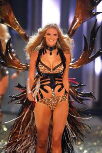 Кадр Показ мод Victoria's Secret 2007