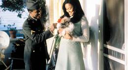 Кадр из фильма "Почему дураки влюбляются" - 1