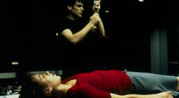 Кадр из фильма "Анатомия" - 1