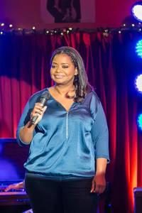 Кадр Красные браслеты 