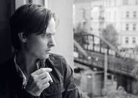 Кадр Простые сложности Нико Фишера