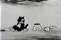 Кадр Алиса и укус пчелы