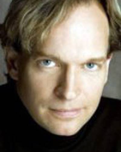 Лэтэм Гейнс фото