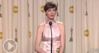 Общение Энн Хэтэуэй с прессой после победы