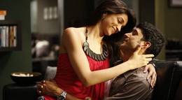 Кадр из фильма "Картик звонит Картику" - 2