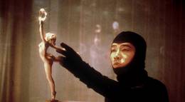 Кадр из фильма "Входят орлы" - 1