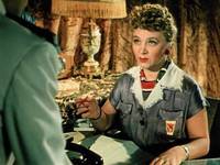 Кадр За витриной универмага