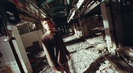 Кадр из фильма "Собака кусает собаку" - 2