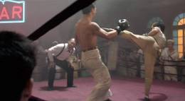 Кадр из фильма "Рожденный защищать" - 1