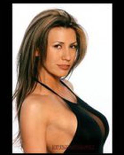 Тони Эмбер Янг фото