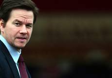 Марк Уолберг попросил прощения у Папы Римского за фильм «Третий лишний»