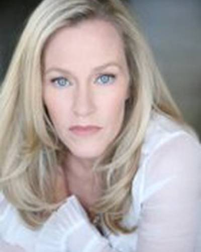 Джули Энн Лоури фото