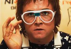 Элтон Джон выступил против цензуры, которой подвергся «Рокетмен» в России