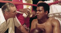 Кадр из фильма "Величайший" - 1