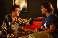 Кадр Малкольм в центре внимания