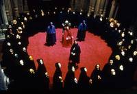 Кадр С широко закрытыми глазами