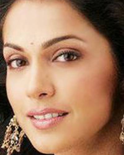 Иша Коппикар фото