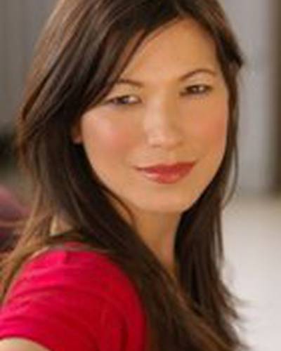 Julienne Hanzelka Kim фото