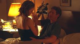 Кадр из фильма "Неверная" - 2