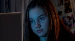 Кадр из фильма "Доверие" - 1