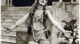 Кадр из фильма "Сумурун" - 1