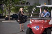 Кадр Типа крутой охранник