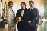 Кадр Мужчины и куры