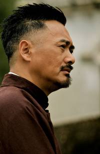 Кадр Пусть летят пули